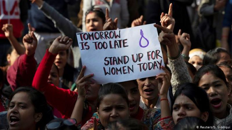 भारत में कौन लड़ रहा महिलाओं से युद्ध, क्या आप इससे खबरदार हैं?