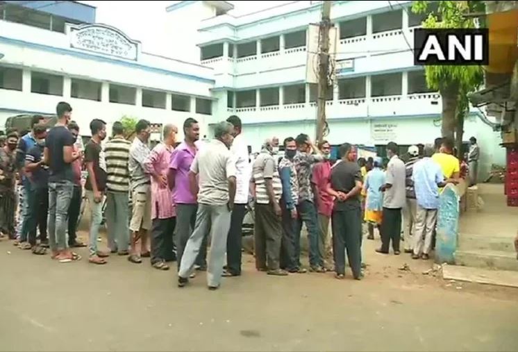 बंगाल विधानसभा चुनाव के चौथे चरण के मतदान में हिंसा – 4 लोगों की मौत