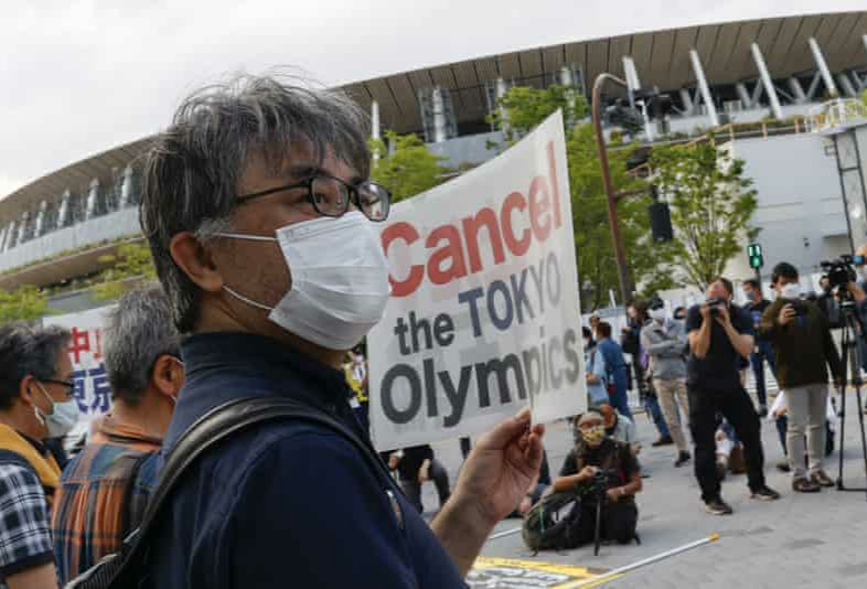 टोक्यो ओलिंपिक खतरे में, खुल कर विरोध में आये जापानी