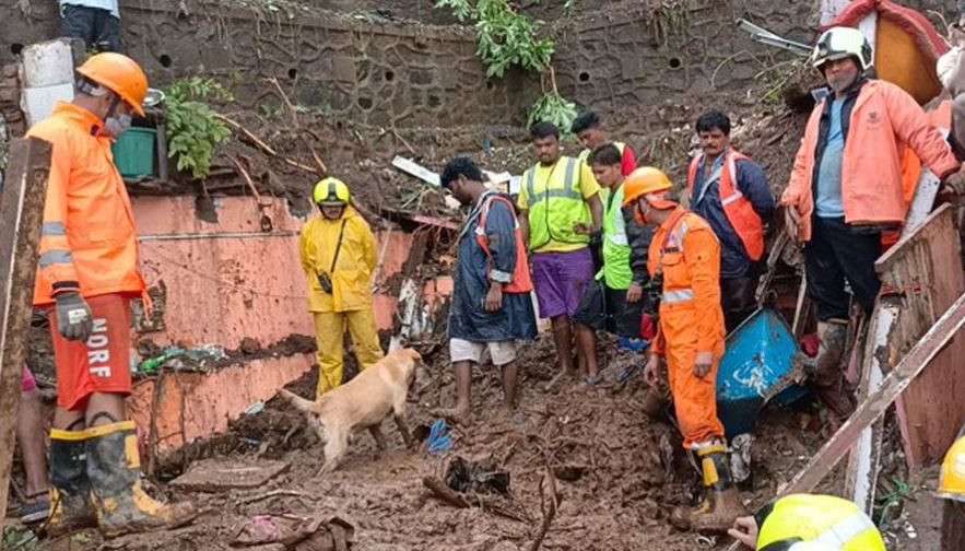 मुंबई में भारी बारिश से भूस्खलन, अबतक 23 लोगों की मौत, जिम्मेदार कौन ?