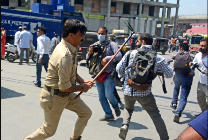 जम्मू-कश्मीर में पत्रकारों पर लाठीचार्ज का मामला, DGP ने दिए तत्काल कार्रवाई के आदेश