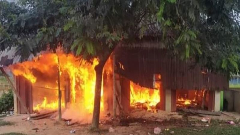 त्रिपुरा में बेकाबू नफरती भीड़ का मस्जिदों पर हमला, मुसलमानों की कई दुकानें जलाईं