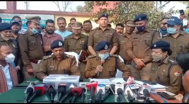 हत्याकांड का पर्दाफाश : पुलिस ने एक परिवार के 4 लोगों का मर्डर करने वाले तीन शातिर अपराधियों को किया गिरफ्तार