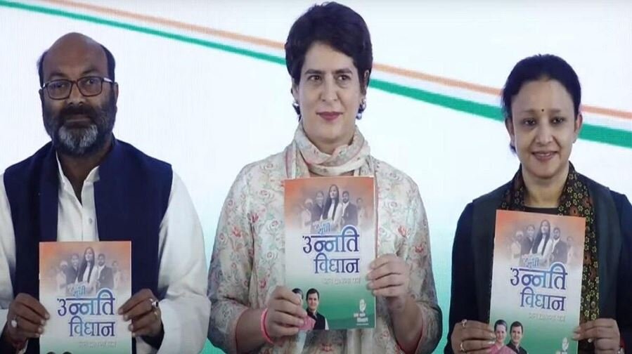 UP Congress Manifesto : प्रियंका गांधी ने जारी किया ‘उन्नति विधान’, 10 दिनों में किसानों का कर्ज माफ, बिजली बिल आधा करने का वादा