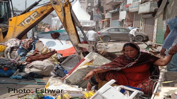 Bulldozers Jahangirpuri Houses Shops