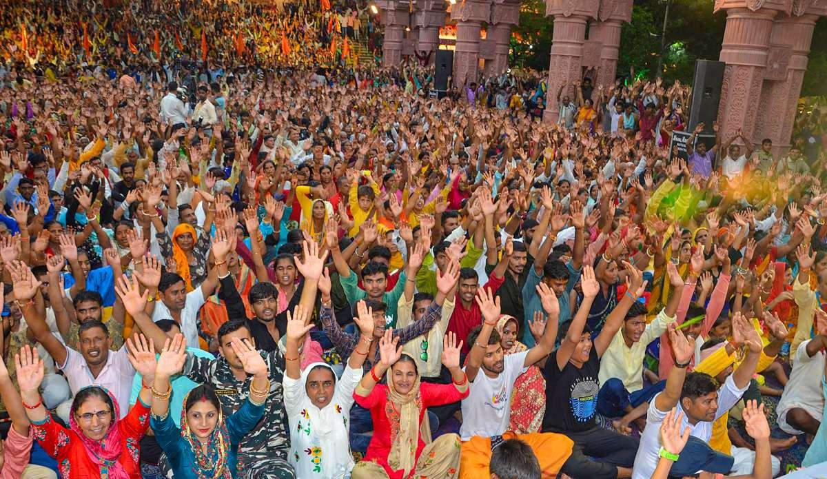 जन्माष्टमी के मौके पर मंदिर में दम घुटने से हुई 2 लोगों की मौत, क्षमता से ज्यादा पहुंचे श्रद्धालु